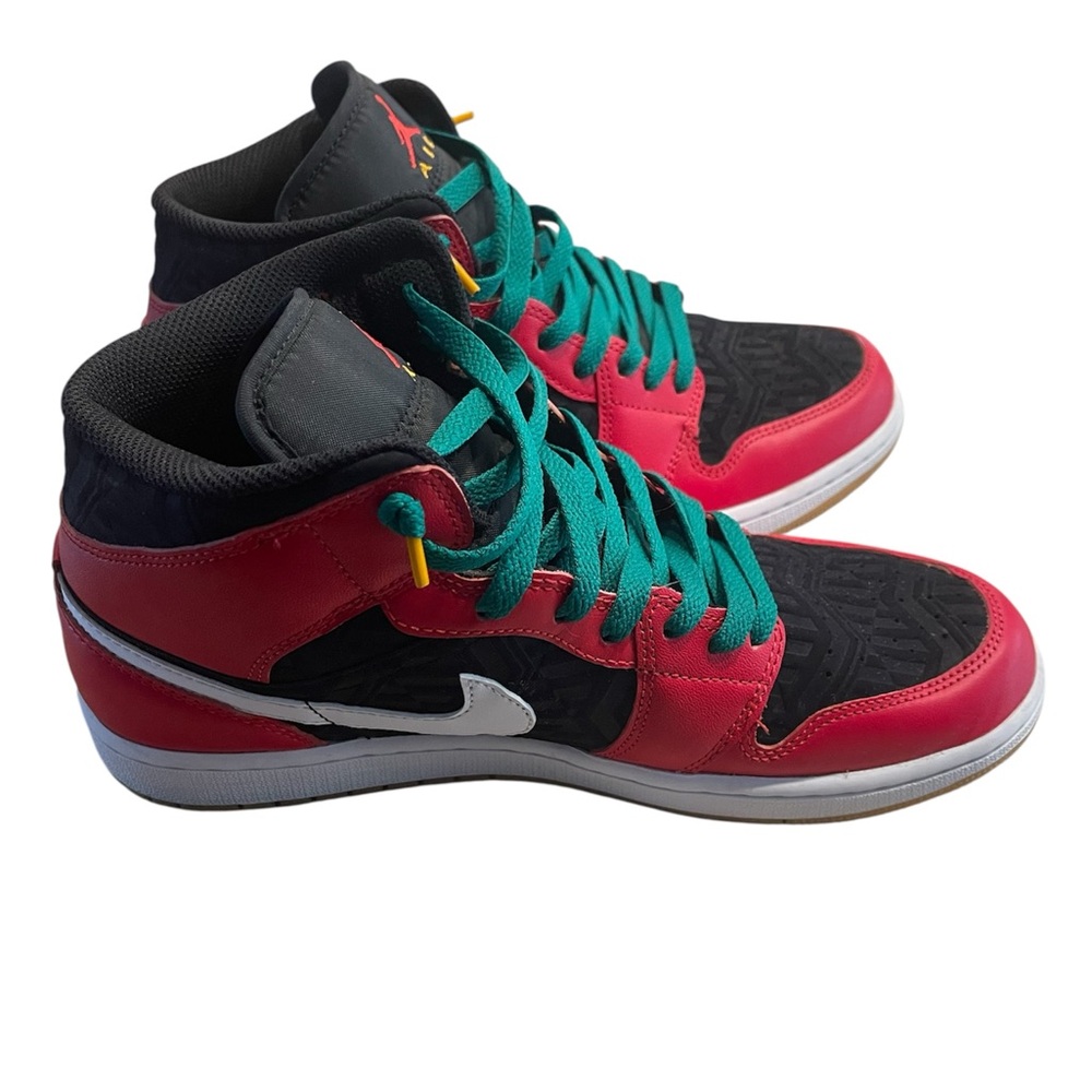 Jordan 1 Mid SE in Black, Red, White, and Malachite - Picture 10 of 15